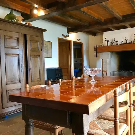 La Petite Maison Des Artistes Сasa de vacaciones Castelnau-Pégayrols