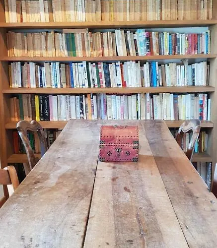 La Petite Maison Des Artistes بيت للعطل *